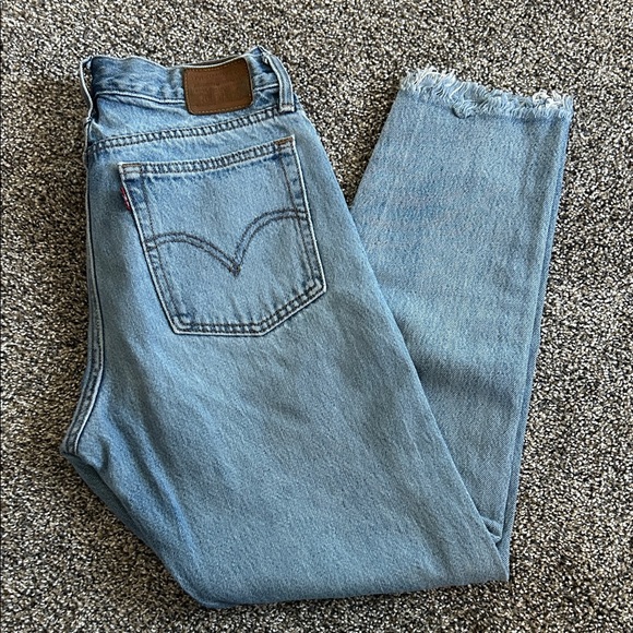 Levi’s Light Wash Distressed Hem Straight Leg Jeans - Picture 2 of 4